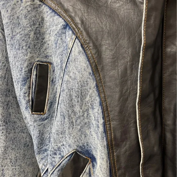 🌟Host Pick🌟EUC Denim/Leather Jacket (heavily lined) - Picture 2 of 8